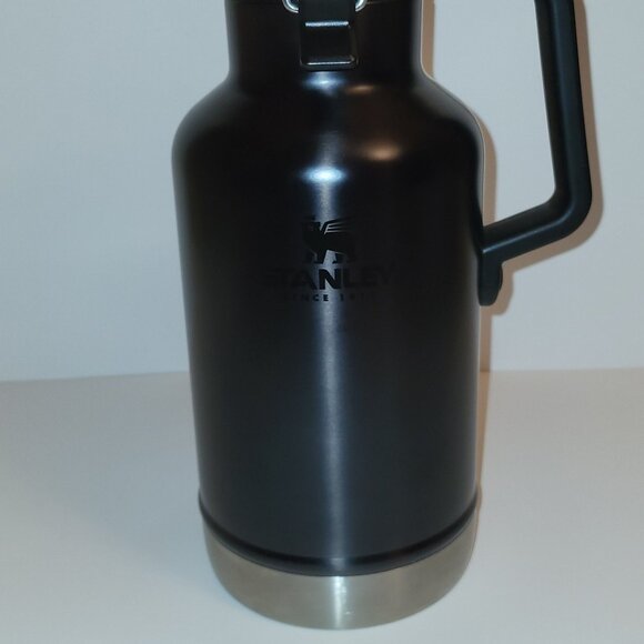 Stanley Other - Stanley Classic Easy-Pour Growler
